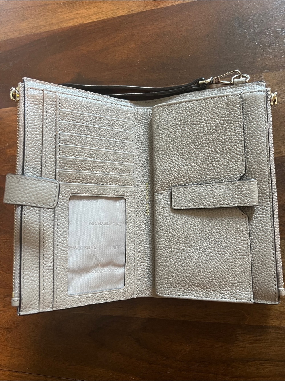 Michael Kors Leather Smartphone Wristlet Wallet - Picture 2 of 7